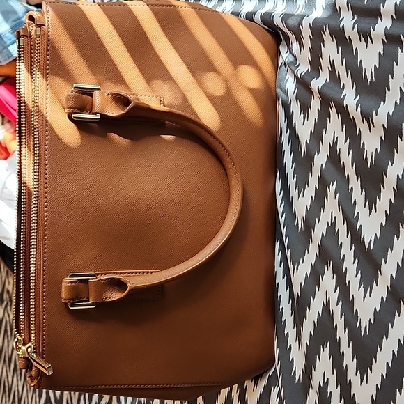 Tory Burch Robinson Bag - Picture 8 of 11